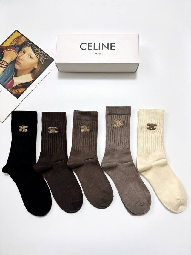 配包装 一盒5 双 Celine 赛琳 经典刺绣字母Logo 羊绒混纺中筒袜 ，软糯亲肤，Ins超火爆配色 ，秋冬潮人必备 ，个性时尚百搭款，你值得拥有哦