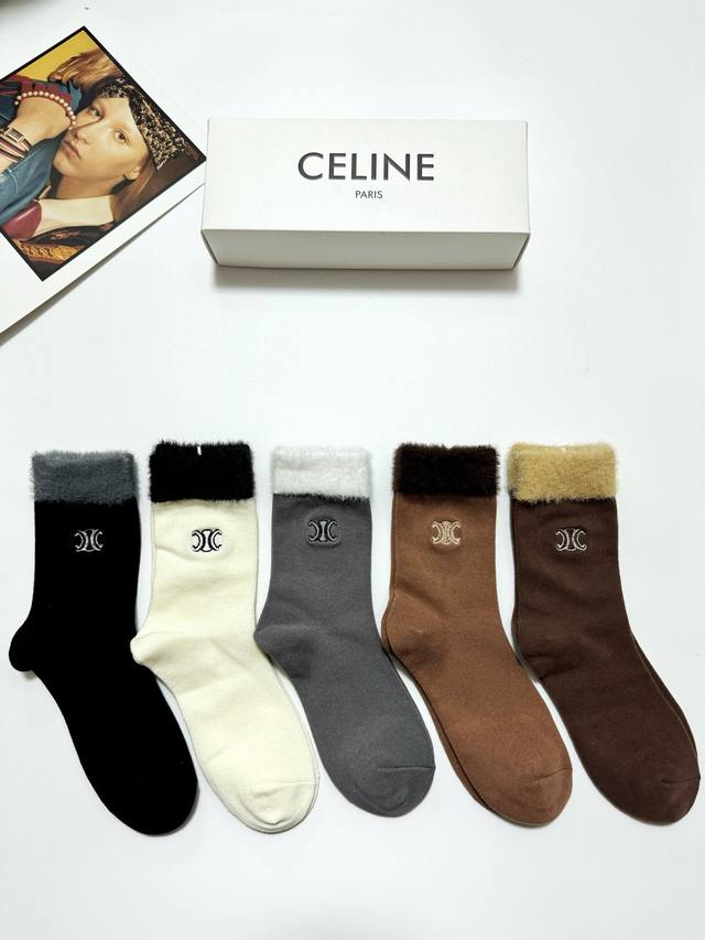 配包装 一盒5 双 Celine 赛琳 欧美大牌 经典字母 Logo 水貂绒混纺纯棉中筒袜 ！超级软糯亲肤！ Ins爆款！专柜在售Ing 好看到爆炸 ！超高品质