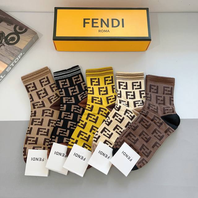 配包装 一盒5双 Fendi 芬迪 字母双Ｆ经典款中筒袜子，实用好穿 柔软透气，时尚百搭款，大牌出街。