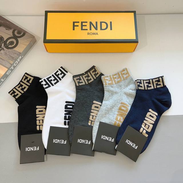 配包装 一盒5双 Fendi 芬迪 新款双F字母船袜，纯棉面料， 专柜同款 ，实用好穿柔软透气，时尚百搭款，大牌出街。