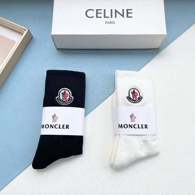 配包装 一盒一双 Moncler 蒙口超级爆款网红袜子M家官网同步刺绣字母小腿袜毛巾袜，Ins明星网红推荐火爆至极纯棉材质，轻薄柔软透气，四季通用，欧美大牌街头