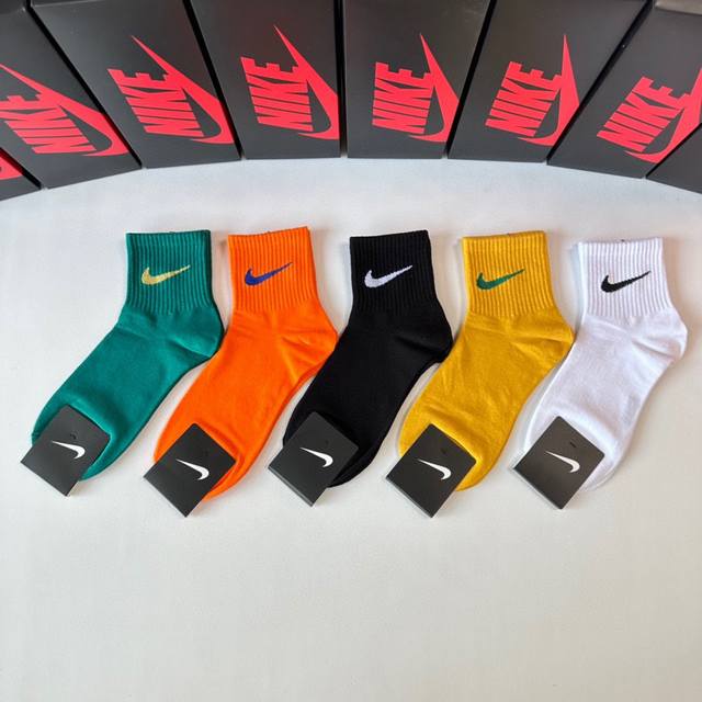 特 配专柜包装 Nike 耐克 新款中长款堆堆袜袜子！一盒五双，专柜同步筒袜袜子，大牌出街，潮人必备超好搭