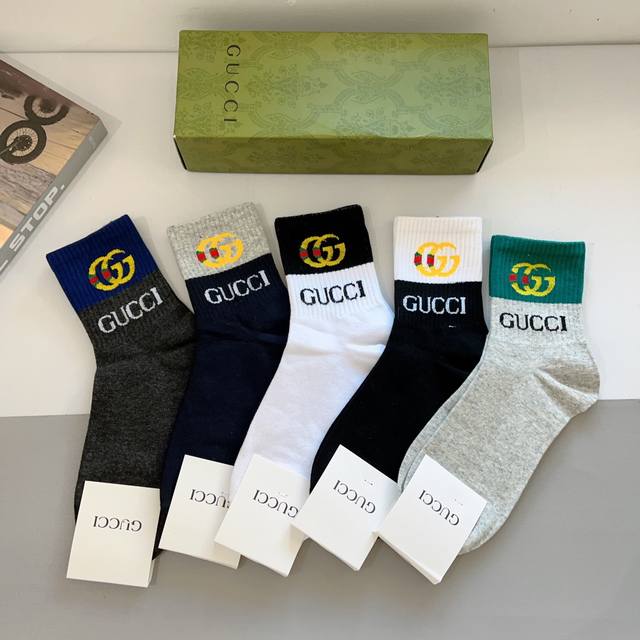 配包装 一盒5双 Gucci 古奇 新款中筒男士袜子！纯棉面料，火爆Logo图案，专柜同步中长筒袜子，大牌出街，潮人必备超好搭配