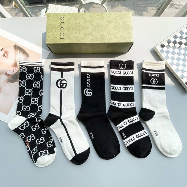 配包装 一盒五双 Gucci 古奇网红爆款出货~G家新品体香袜专柜对版字母袜子纯棉材质织造，超级柔软舒适，罗口经典金线双G，超级抢眼，Ins超火爆小单品，大牌出