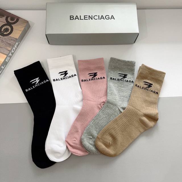 配包装 一盒5双 Balenciaga 巴黎世家高版本超级柔软长筒袜子潮人必不可少的时尚专柜代购长筒袜子 ，搭配起来超高逼格 时髦度爆表～～推荐推荐推荐～～必入 - 点击图像关闭