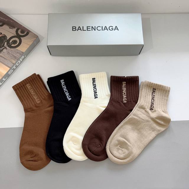 配包装 一盒5双 Balenciaga 巴黎世家 新款中筒袜子潮人必不可少的时尚专柜代购袜子 ，超级时尚潮流百搭款！