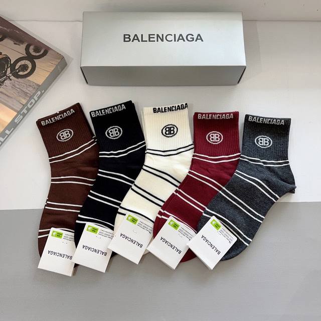 配包装 一盒5双 Balenciaga 巴黎世家 新款中筒袜子潮人必不可少的时尚专柜代购袜子 ，超级时尚潮流百搭款！