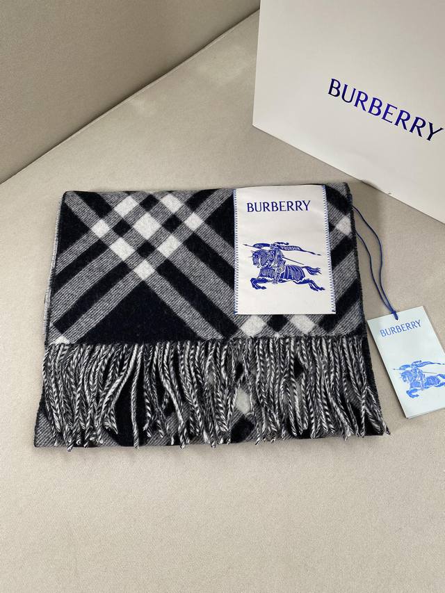 双面围巾 Burberry 巴宝莉格子围巾好看的要疯掉了，太有型太有魅力了非常斯文时尚的秋冬单品！真的很喜欢，非常Classical的男款设计。男人的东西少而精 - 点击图像关闭