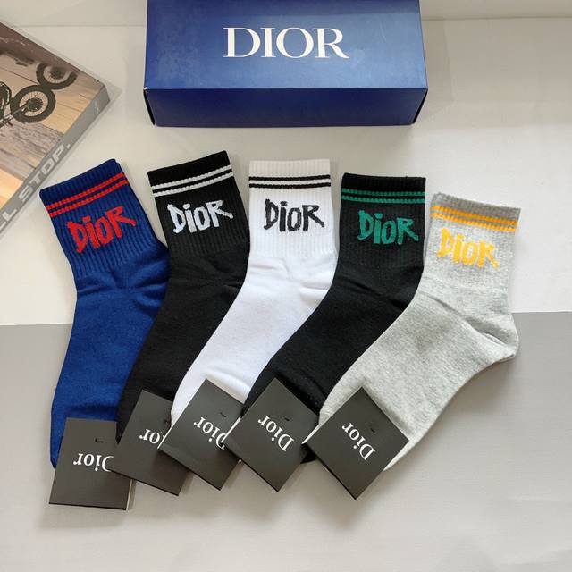 配包装 一盒5双 Dior 迪奥 新款小腿中筒袜子！纯棉面料，火爆Ｄ图案，专柜同步中筒袜子，大牌出街，潮人必备超好搭 - 点击图像关闭