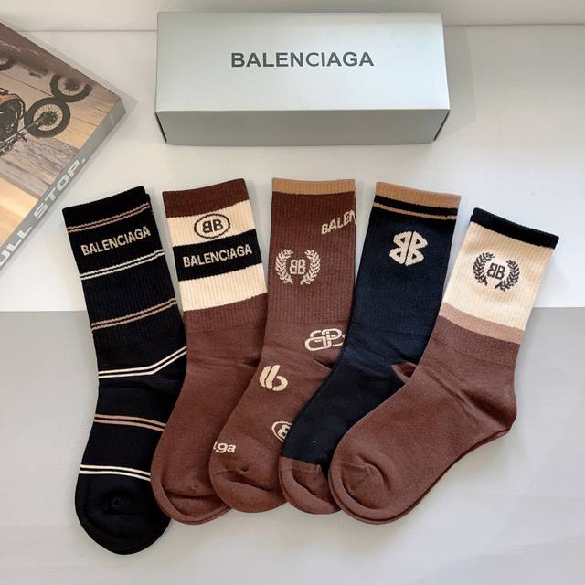 配包装 一盒5双 Balenciaga 巴黎世家高版本超级柔软长筒袜子潮人必不可少的时尚专柜代购长筒袜子 ，搭配起来超高逼格 时髦度爆表～～推荐推荐推荐～～必入 - 点击图像关闭