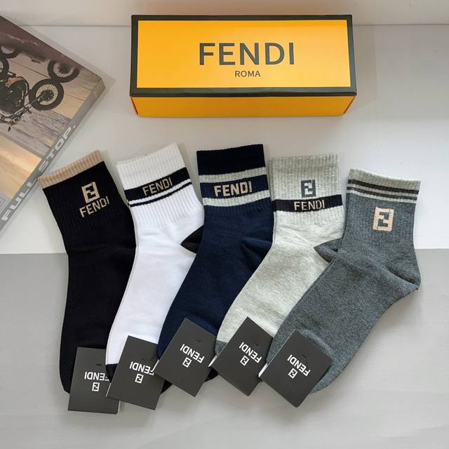 配包装 一盒5双 Fendi 芬迪新款中筒男款袜子，纯棉面料，潮人必备 ，经典双Flogo 个性时尚百搭款，你值得拥有哦 - 点击图像关闭