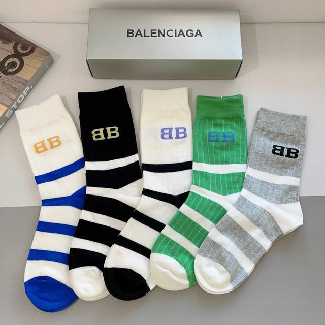 配包装 一盒5双 Balenciaga 巴黎世家高版本超级柔软长筒袜子潮人必不可少的时尚专柜代购长筒袜子 ，搭配起来超高逼格 时髦度爆表～～推荐推荐推荐～～必入