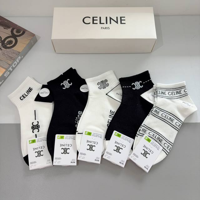 配包装 一盒5双 Celine 赛琳 新款船袜袜子！纯棉面料，专柜同 步中短筒袜子，大牌出街，潮人必备超好搭