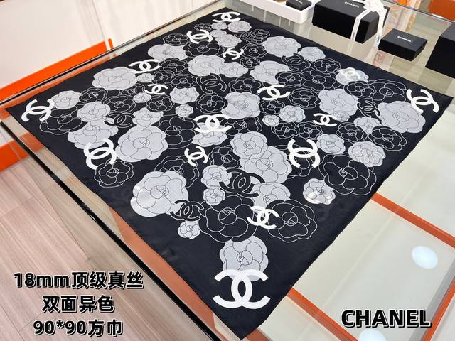 Chanel 又一力作 山茶花高端新品 18Mm顶级真丝 双面异色印花 90*90Cm 100%真丝方巾 经典山茶的设计配以独特双C标志 满屏的高级感、真的一眼