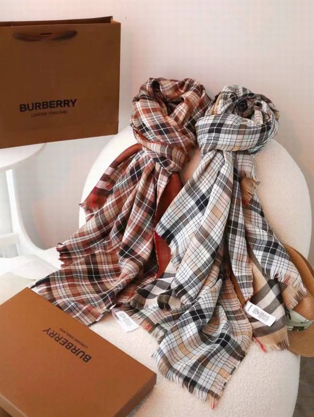 特批： Burberry 简简单单，一如既往 专属气质风格！ 简约高级 现代时髦和复古调性就完美融合在了一起，太好看了！！！这款真的超级无敌好看啊！真的很喜欢她 - 点击图像关闭