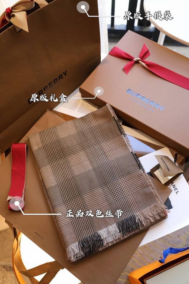 特批： 巴宝莉Burberry 威尔士格纹大披肩 意大利精制的轻盈围巾，选用格纹羊绒面料制成，反面装饰威尔士亲王格纹图案；边缘处点缀流苏细节。 商品详情 200